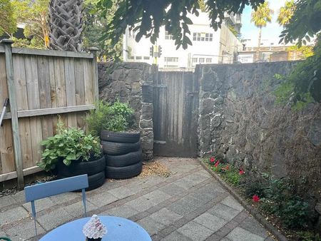 3bedroom, 2bathroom townhouse, private backyard - Photo 4