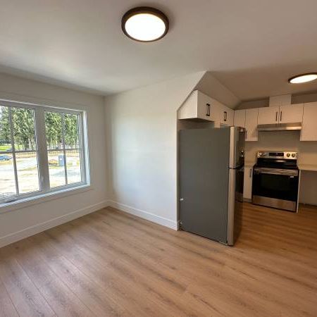 Coach House on Farmland - Photo 1