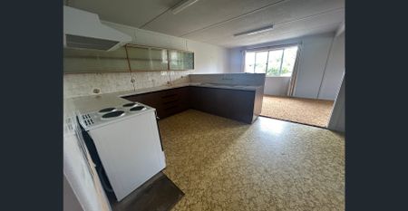 3 Bedroom home close to school - Photo 5