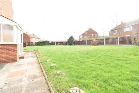 The Meadow, Normanton, WF6 - Photo 2