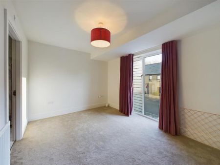 5 bedroom detached house to rent - Photo 3