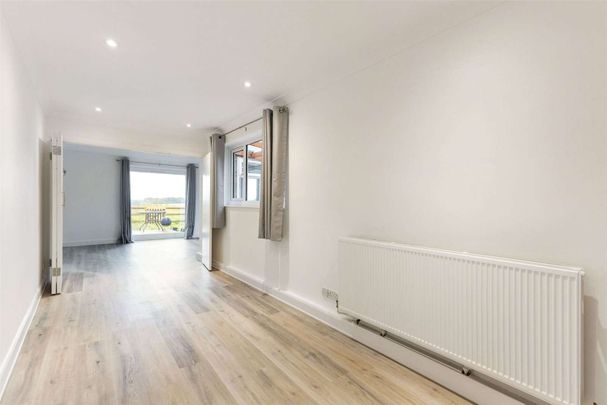 A superb detached four bedroom home with stunning views over the surrounding countryside. - Photo 1