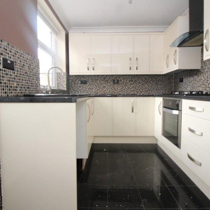 3 bedroom terraced house to rent - Photo 1