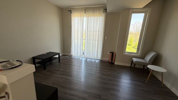 For Lease - 968 West Village Square, London North, Ontario - Photo 1