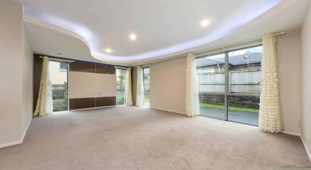 Delightful 5 bedroom 3 bathrooms home in Flat Bush - Photo 4