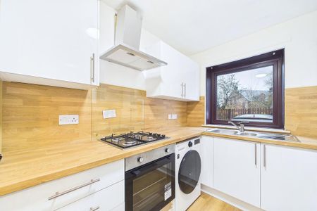 2 bedroom ground floor flat to rent - Photo 4