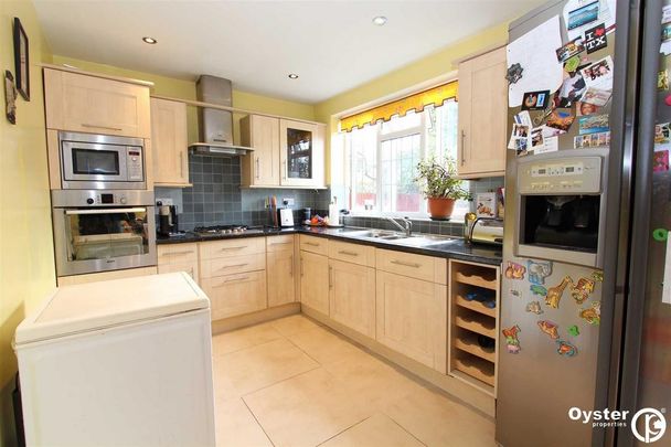 3 bedroom semi-detached house to rent - Photo 1