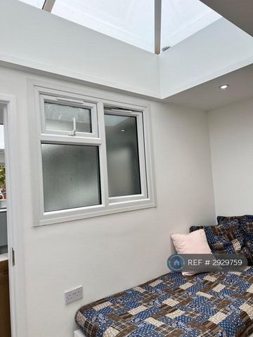 1 bedroom semi-detached house to rent - Photo 2