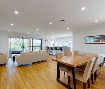 BEAUTIFUL EXECUTIVE HOME - Photo 3