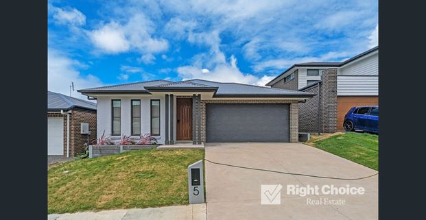 Modern Single Level Brick Property - Photo 1