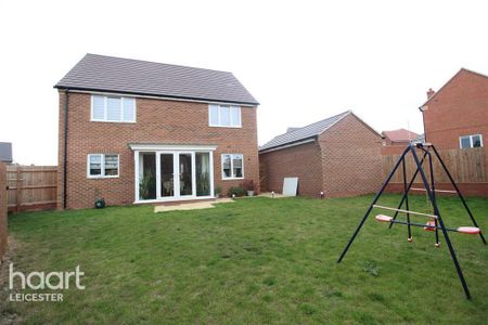 4 bedroom detached house to rent - Photo 3