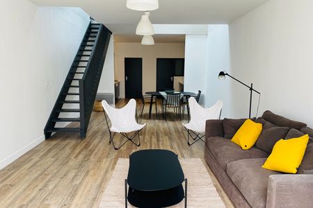 ARCHITECTURE INSOLITE - 1900- Location meublée Maison avec terrasse et garage - Photo 3