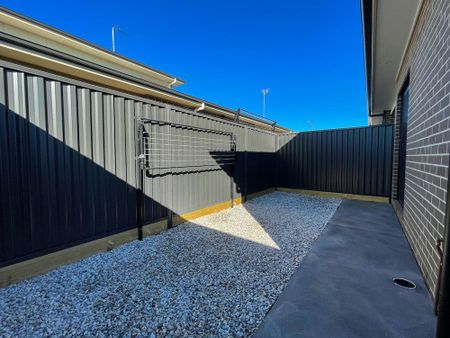 Spacious Granny Flat! - Photo 2