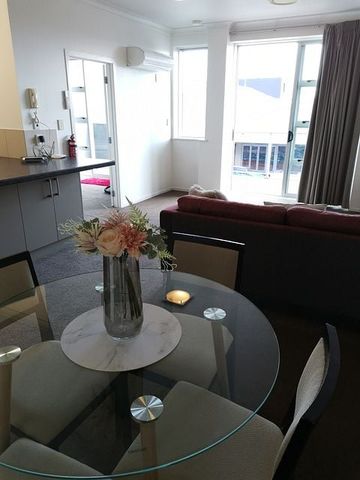 Hamilton CBD Move-In Ready (part) FURNISHED Apmt - Photo 3