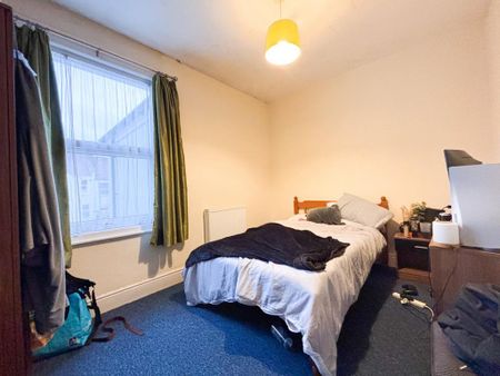 4 bedroom terraced house to rent - Photo 2