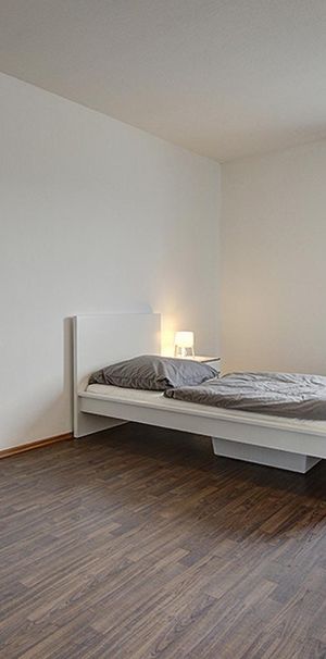 Stuttgart | Private room | near Veielbrunnen - Photo 1