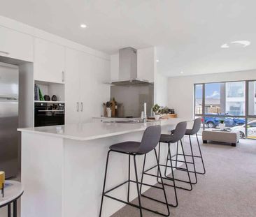 Four Bedroom Beauty! - Photo 1