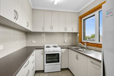 Immaculate Unit, Utilities Included - Photo 4