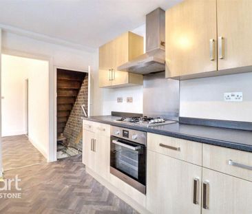 3 bedroom end of terrace house to rent - Photo 3