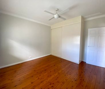 Charming 3 Bedroom Home with Lots of Space - Photo 5