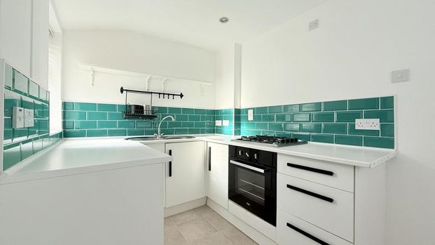 2 bedroom end of terrace house to rent - Photo 1