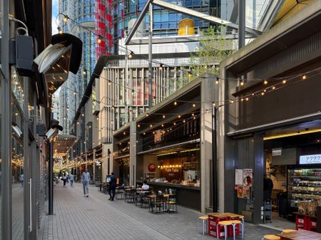 Fully Furnished Executive Style Apartment Located In a Prized Harbourside Pocket - Photo 2