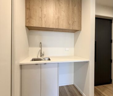 Modern 2-Bedroom Townhouse in Lower Hutt - Photo 2