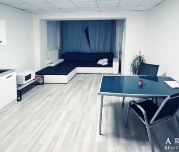 Studentské bydlení na akademický rok: Obrovský byt 3+kk (75 m - Fotografie 1