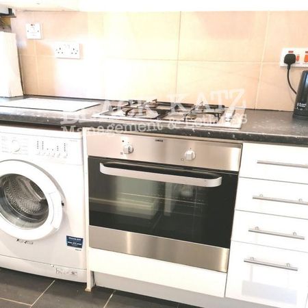 3 bedroom apartment to rent - Photo 3