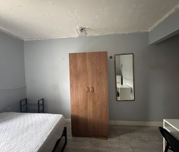 Room in a Shared House, Shipman Road, E16 - Photo 4