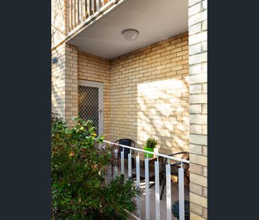 Huge, refurbished and minutes from all amenities. - Photo 5