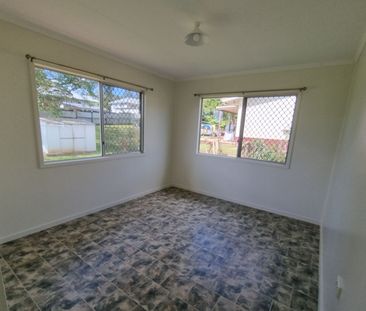 3 BEDROOM BLOCK HOME - Photo 3