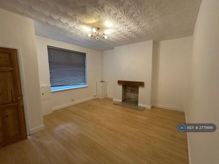 3 bedroom end of terrace house to rent - Photo 2
