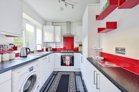 3 bedroom flat to rent - Photo 4