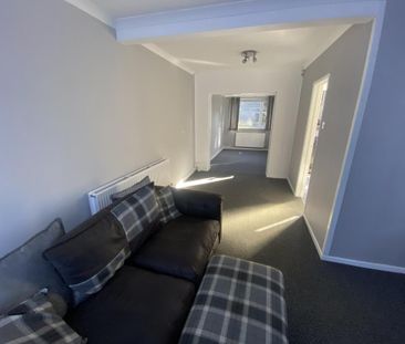 3 bedroom townhouse to rent - Photo 2