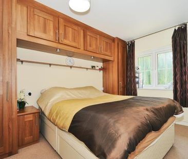 3 bedroom end of terrace house to rent - Photo 4