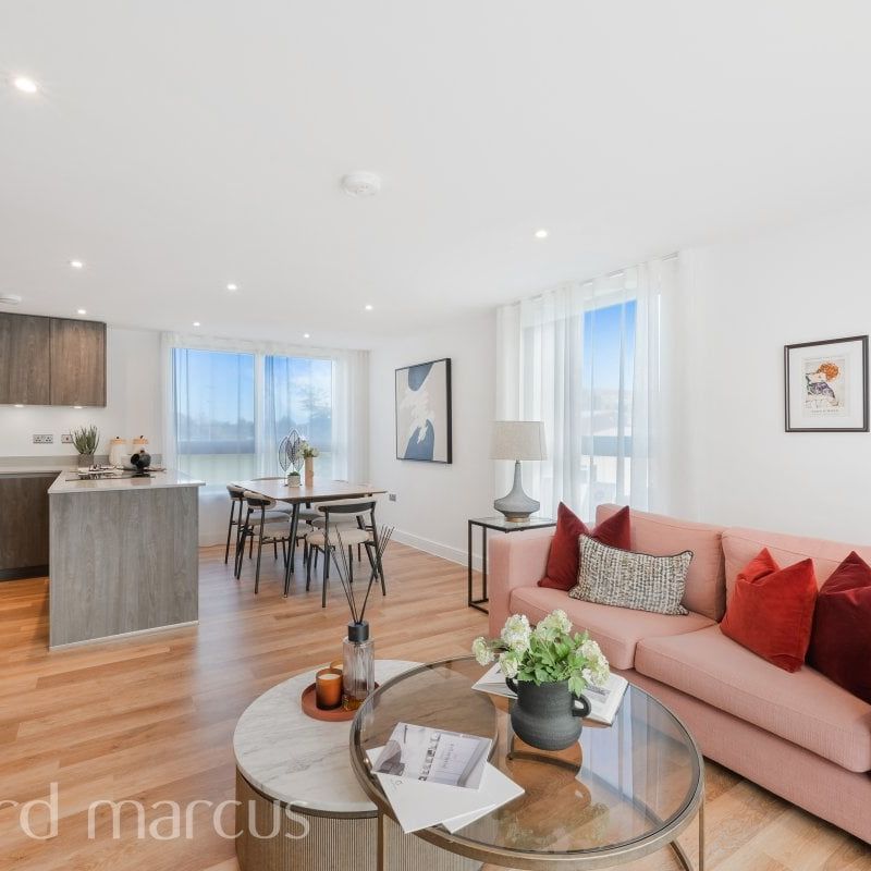 16 Lambert Place, Thames Ditton - Photo 1