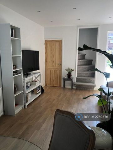 3 bedroom end of terrace house to rent - Photo 3