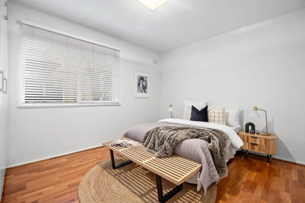 Light-Filled Two-Bedroom Apartment with Balcony & Parking in Prime Bayside Location - Photo 1