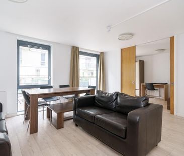 3 bedroom flat to rent - Photo 2