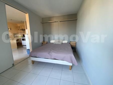 Location Appartement 2 pièces 34m² ST CYR SUR MER 83270 - Photo 3