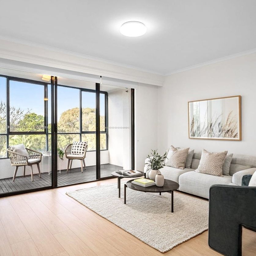 Beautifully Renovated two bedroom apartment in the sought after Kimberley Estate - Photo 1