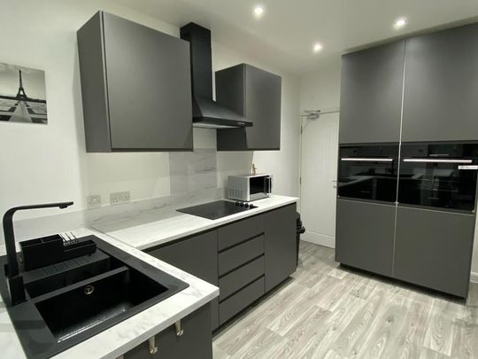 6 bedroom semi-detached house to rent - Photo 1