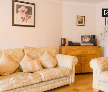 Spacious room in 5-bedroom apartment in Donabate, Dublin - Photo 4