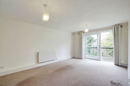 2 bed flat to rent in Valley Road, Uxbridge, UB10 - Photo 2