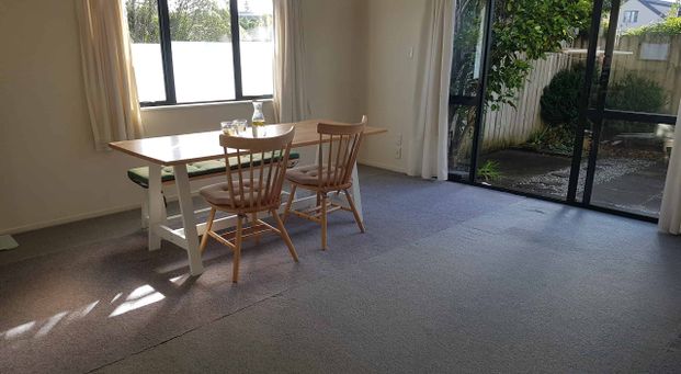 3 Bedrooms, New Lynn - Photo 1