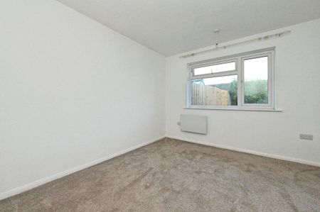 2 bedroom semi-detached bungalow to rent - Photo 2