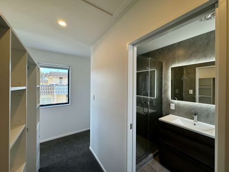 4-BEDROOM IN GREENLANE - Photo 3