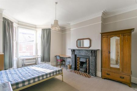 3 bedroom flat to rent - Photo 2