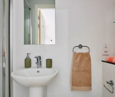 6 Bed En-suite - Courtyard View - Photo 5